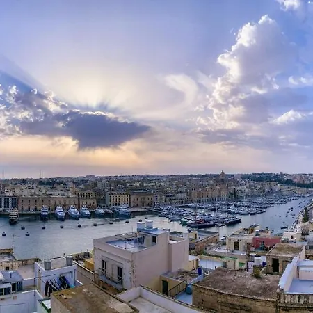 Senglea Suites