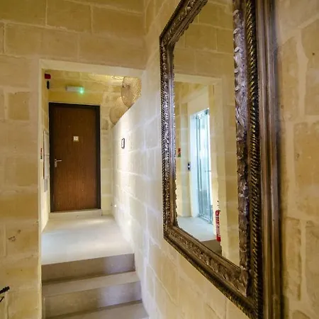 Senglea Suites Hotel *