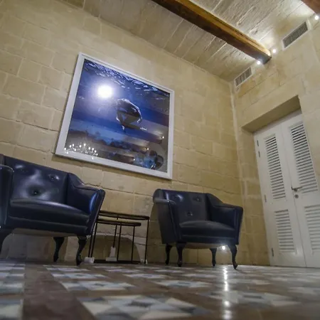 Senglea Suites Hotel