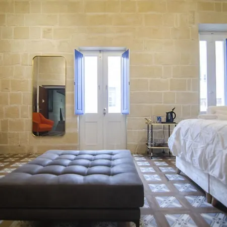 Senglea Suites Hotel