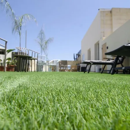 Senglea Suites *